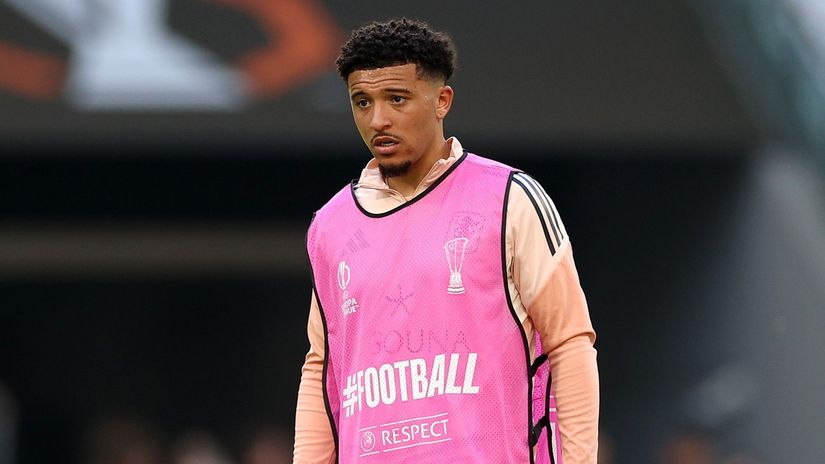Manchester United har slutfört Jadon Sanchos femårskontrakt